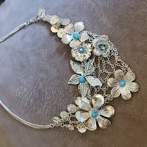 3/$30 VTG CLAIRE'S Retro 1960s Floral Cluster Chainmaille Fairycore Necklace - Picture 2 of 7